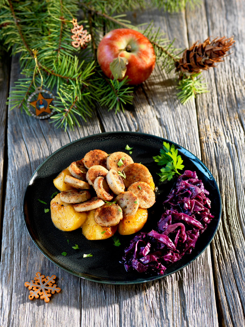 Boudin blanc, pommes caramélisées et chou rouge Boudin blanc, pommes caramélisées et chou rouge